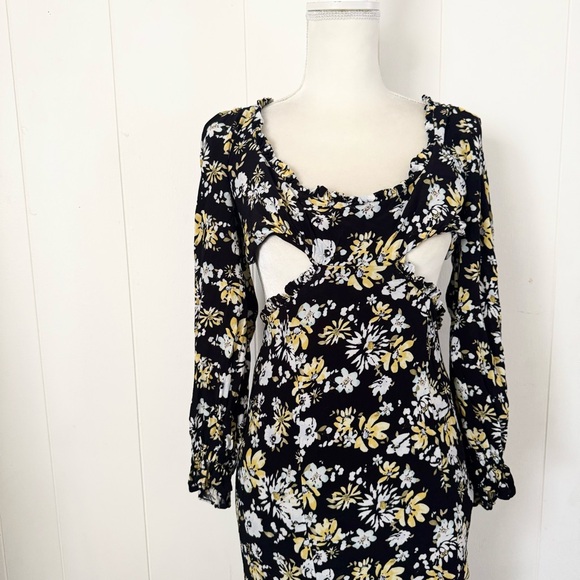 MAJORELLE Leona Floral Cutout Maxi Dress - Picture 7 of 9